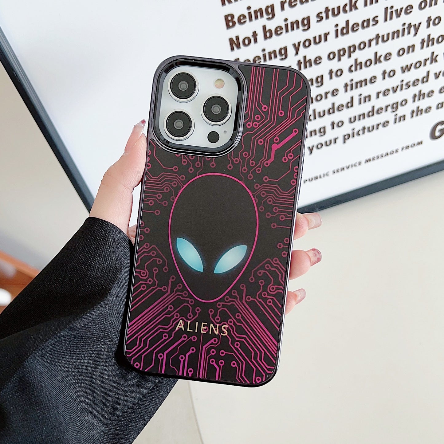 Electroplated glow-in-the-dark phone case,Aliens,iPhoneX-14PM.