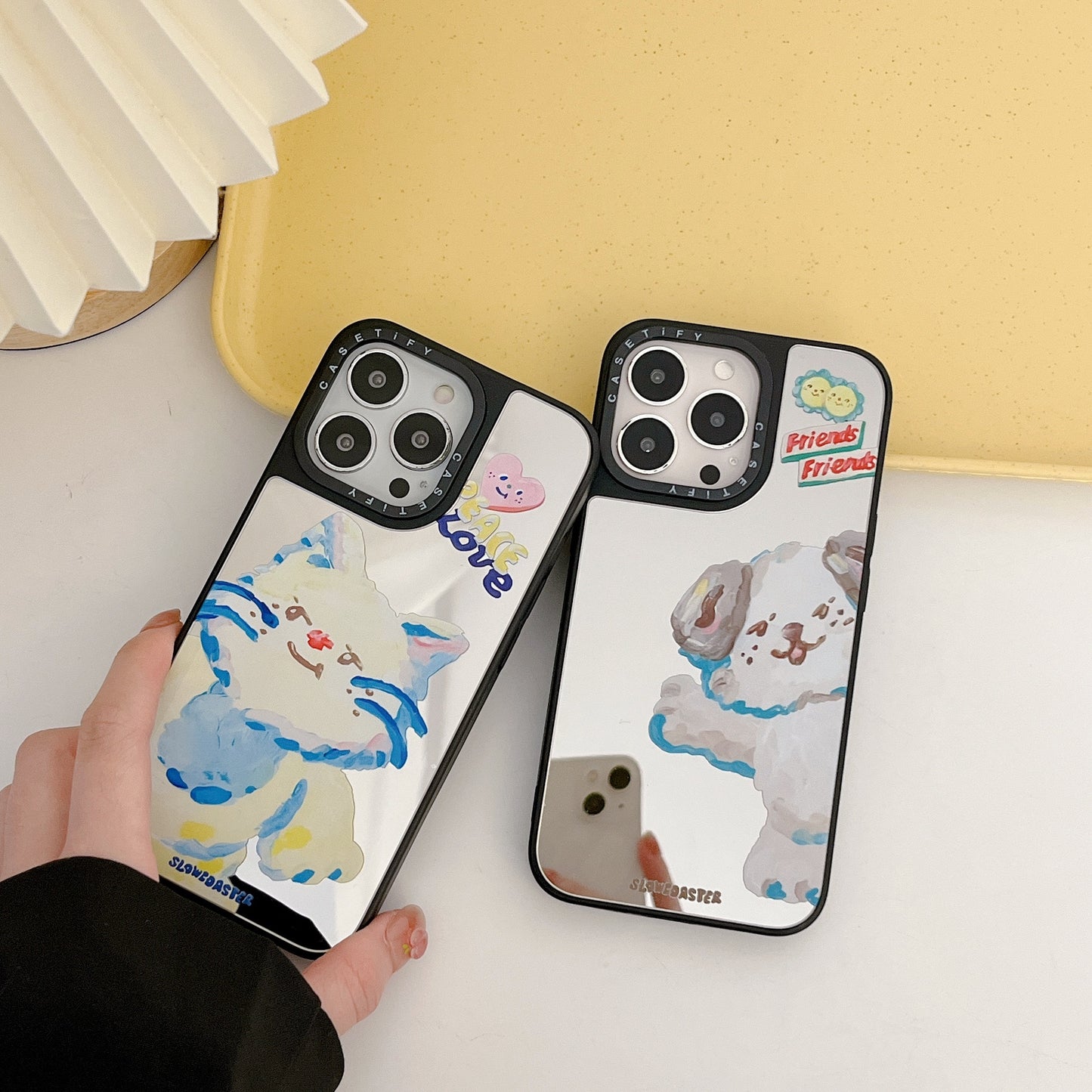 iPhone case,Graffiti of cats and dogs.